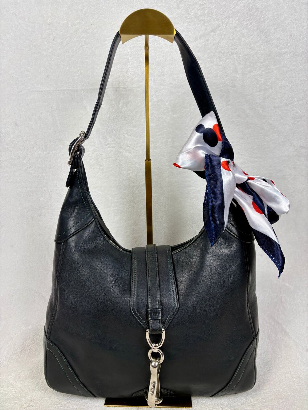 Coach Vintage Y2K Hamptons Clip Hobo in Black Glovetanned Leather wnd Scarf